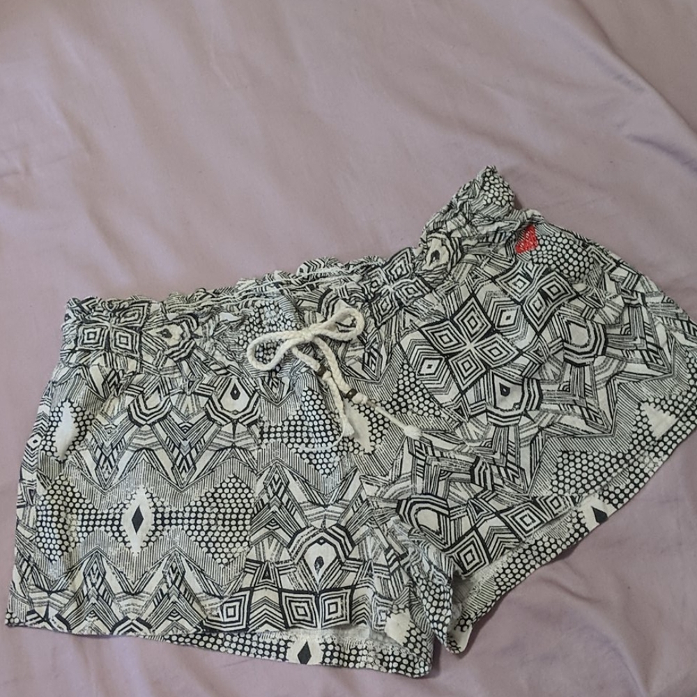 Roxy linen shorts